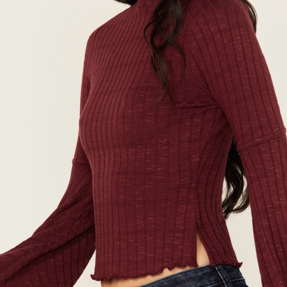 SHYANNE🥀 TOP - Picture 3 of 6